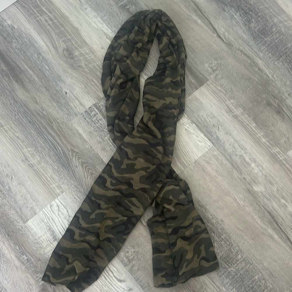 Studio S Camo Scarf EUC
